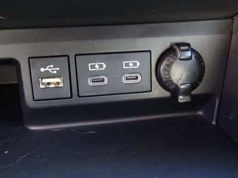 Used 2023 Toyota Highlander Bronze Edition image 13