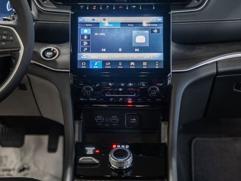 New 2025 Jeep Grand Cherokee L Limited w/ Luxury Tech Group II image 21