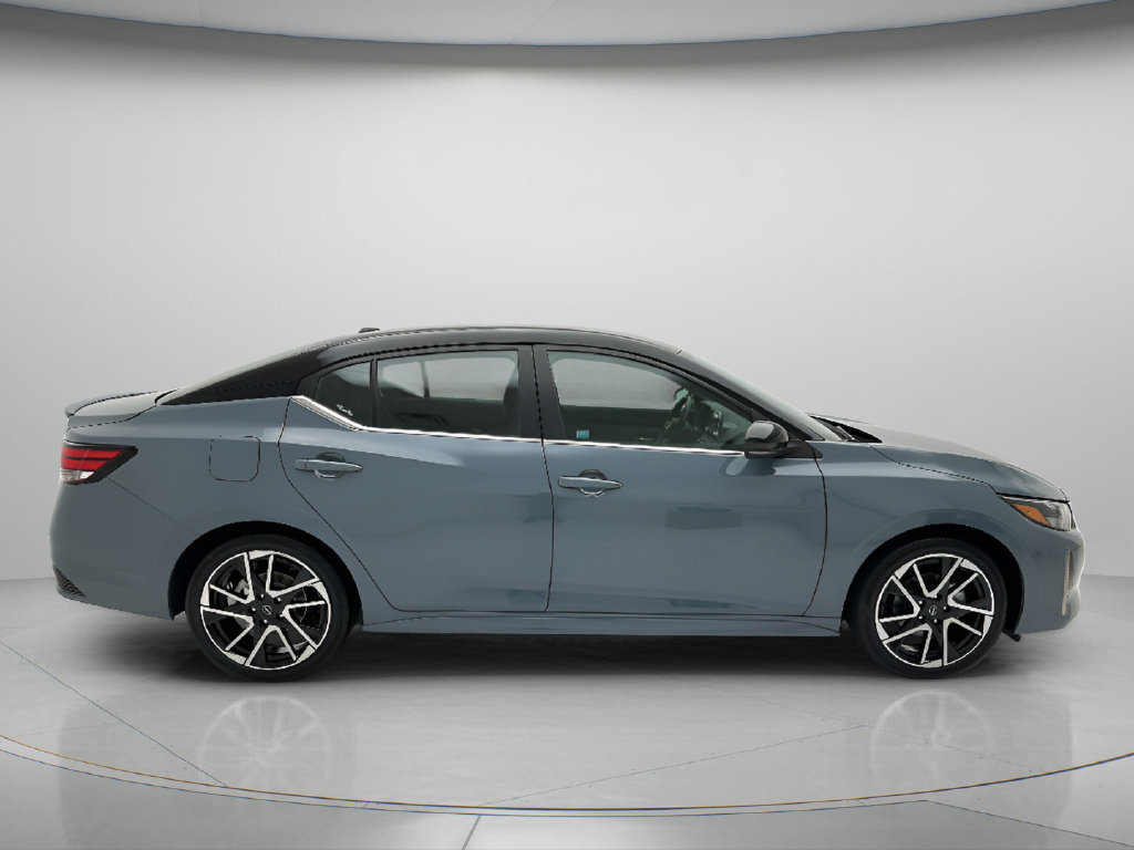 Used 2025 Nissan Sentra SR FWD image 6