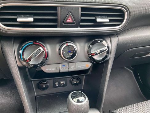 Used 2019 Hyundai Kona SE AWD/4WD image 32