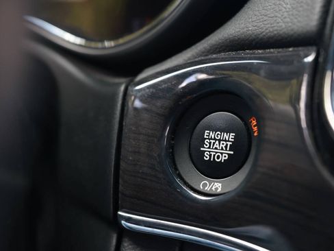 Used 2020 Jeep Grand Cherokee Overland RWD image 32
