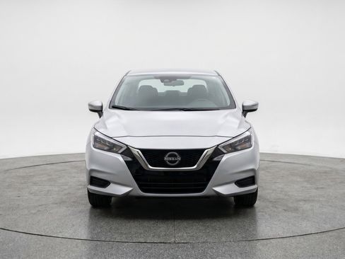 Used 2025 Nissan Versa SV FWD image 2