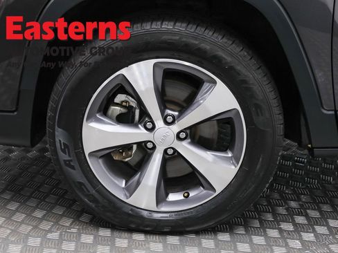 Used 2021 Jeep Cherokee Limited image 34