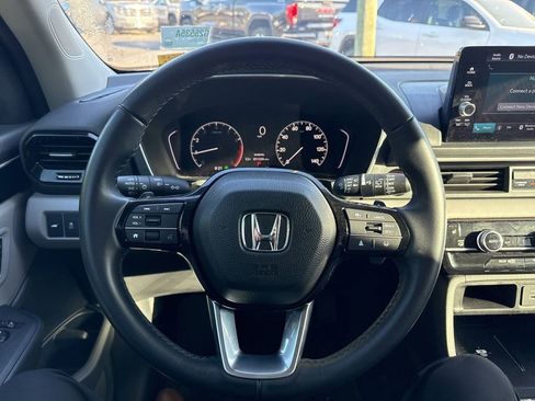 Used 2025 Honda Pilot EX-L image 11
