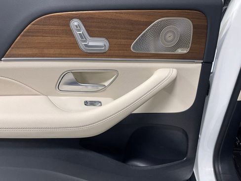 Used 2024 Mercedes-Benz GLS 450 4MATIC image 24