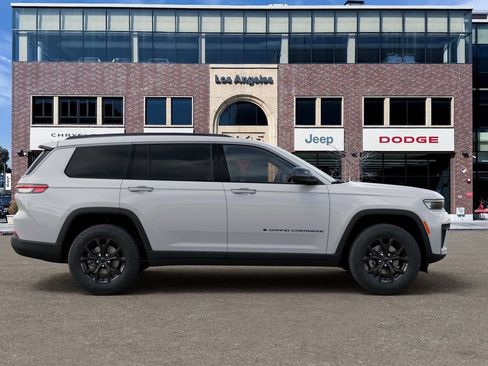 New 2026 Jeep Grand Cherokee L 4WD image 21