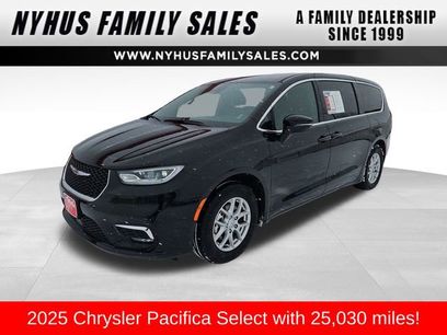 Used 2025 Chrysler Pacifica Select
