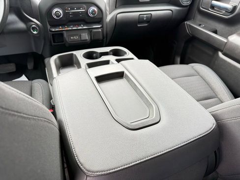 Used 2022 Chevrolet Silverado 1500 Custom image 32