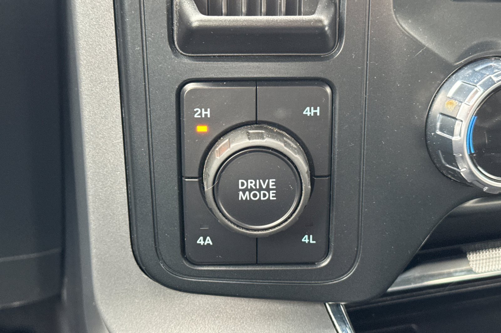 Used 2025 Ford F150 Lariat AWD/4WD image 32