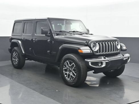 Used 2025 Jeep Wrangler Unlimited Sahara AWD/4WD image 9