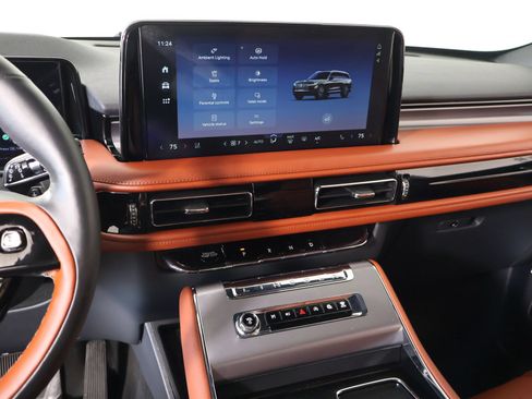 Used 2026 Lincoln Aviator Reserve AWD/4WD image 5