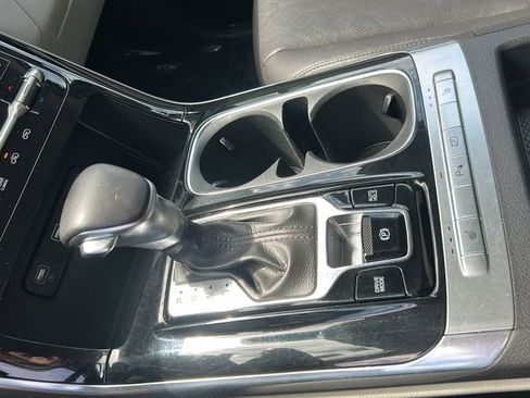 Used 2024 Kia Carnival EX FWD image 25