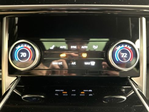 Used 2023 Land Rover Range Rover SE image 13