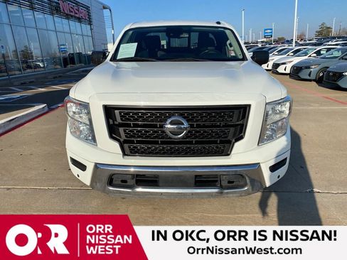 Used 2021 Nissan Titan SV w/ SV Convenience Package RWD image 8