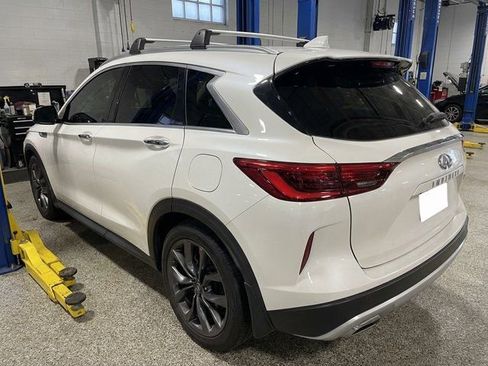Used 2019 INFINITI QX50 Essential w/ Sensory Package FWD image 2