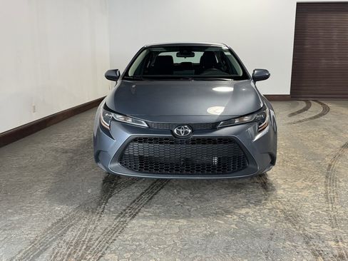 Used 2022 Toyota Corolla LE image 2