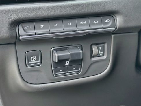 Used 2025 Cadillac Escalade ESV Sport Platinum AWD/4WD image 40