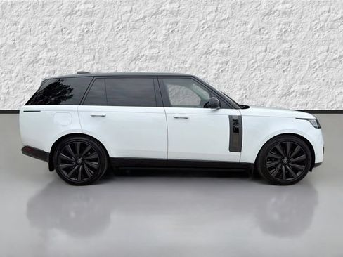 Used 2023 Land Rover Range Rover SV AWD/4WD image 2