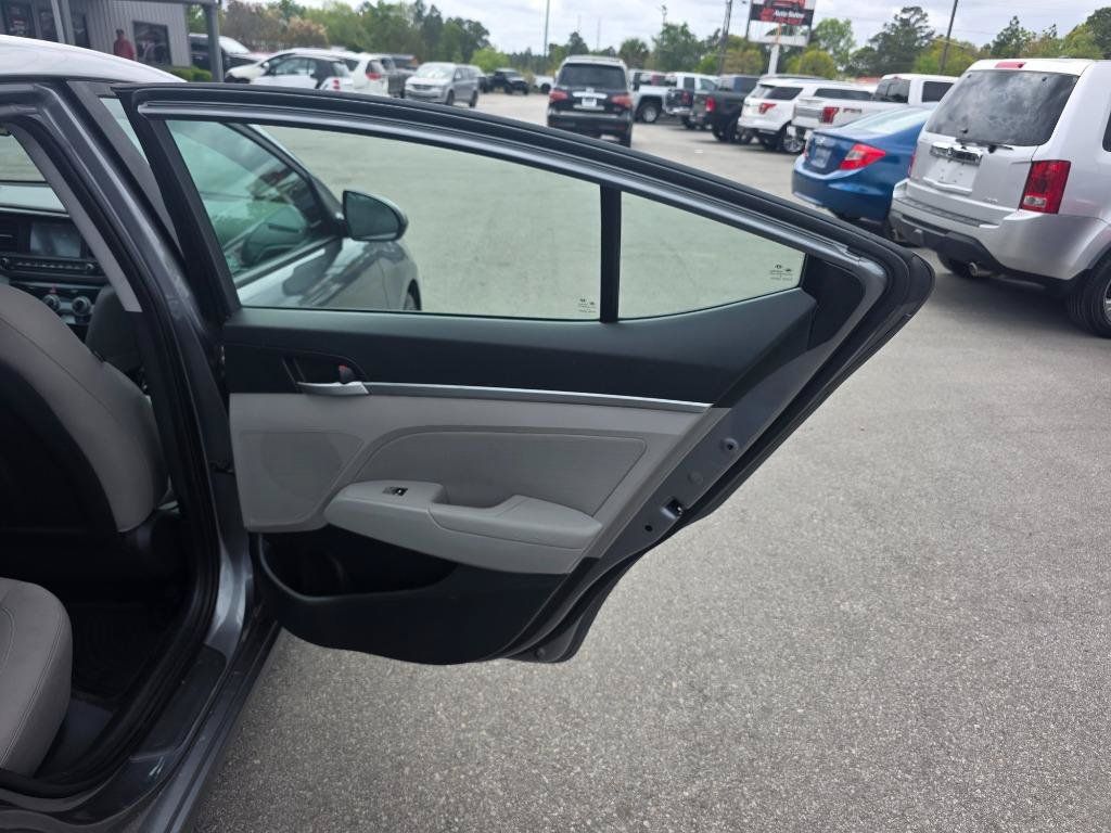 Used 2019 Hyundai Elantra SEL FWD image 12
