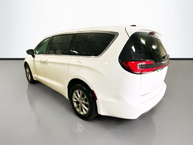 New 2026 Chrysler Pacifica Select AWD/4WD image 7
