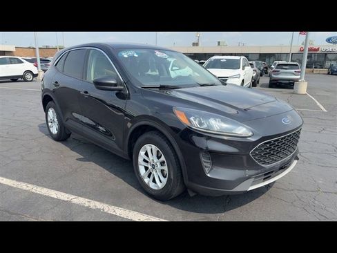 Used 2020 Ford Escape SE image 2