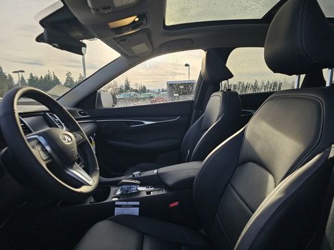 New 2025 INFINITI QX50 Luxe image 23