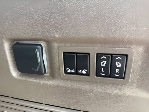 Used 2023 GMC Yukon Denali w/ LPO, Floor Liner Package AWD/4WD image 11