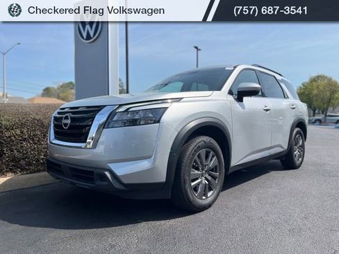 Used 2024 Nissan Pathfinder SV FWD image 1