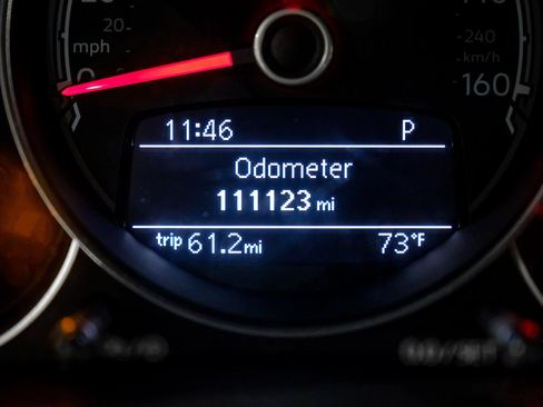 Used 2018 Volkswagen Beetle 2.0T SE FWD image 18