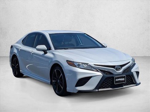 Used 2019 Toyota Camry XSE FWD image 3