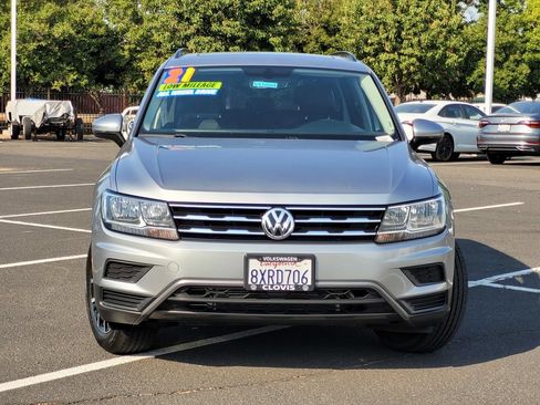 Used 2021 Volkswagen Tiguan SE w/ Panoramic Sunroof Package AWD/4WD image 3