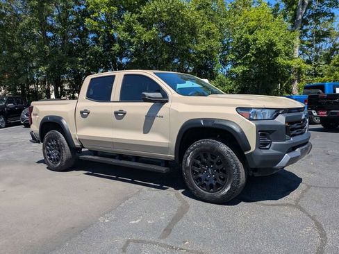 Used 2024 Chevrolet Colorado Trail Boss w/ Advanced Trailering Package AWD/4WD image 2