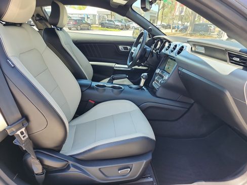 Used 2018 Ford Mustang Premium image 21