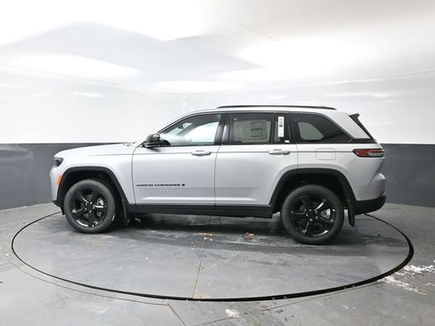 New 2026 Jeep Grand Cherokee Limited w/ Limited Altitude Package AWD/4WD image 6