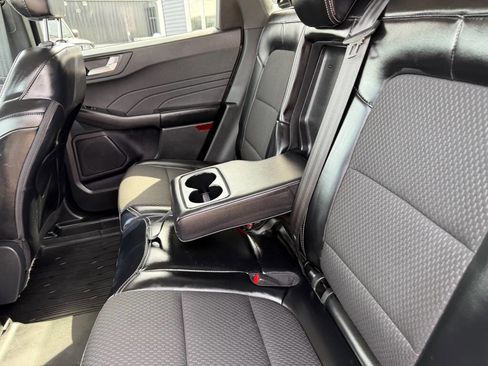 Used 2024 Ford Escape SE w/ Class II Trailer Tow Package image 36