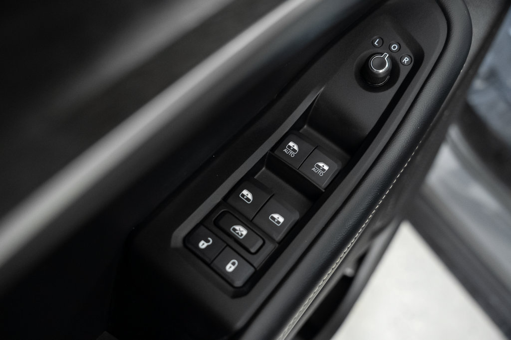 Used 2023 Jeep Grand Cherokee L Limited RWD image 38