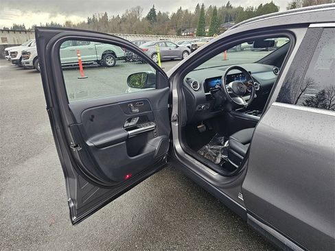 Used 2025 Mercedes-Benz GLA 250 4MATIC image 17