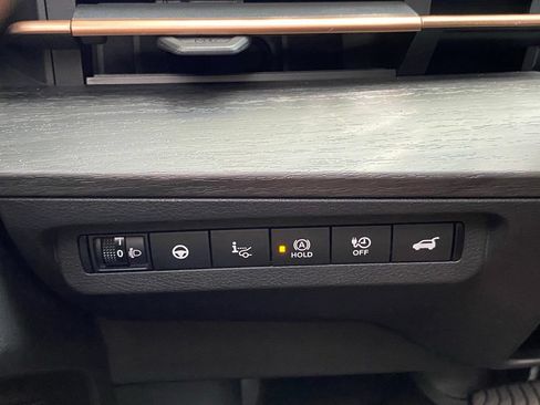 Used 2023 Nissan Ariya FWD image 32