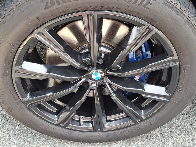 Used 2024 BMW X5 xDrive40i w/ M Sport Package AWD/4WD image 8