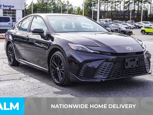 Used 2025 Toyota Camry SE image 6