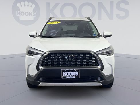 Used 2023 Toyota Corolla Cross XLE image 11
