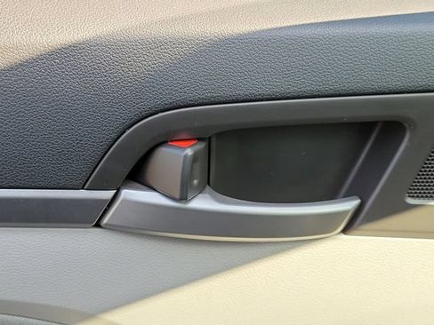 Used 2018 Hyundai Elantra SEL FWD image 25