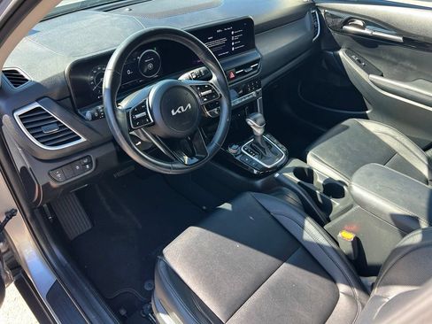Certified 2025 Kia Seltos EX w/ EX Sunroof Package AWD/4WD image 13