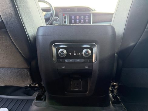 Used 2021 GMC Yukon Denali w/ Denali Premium Package AWD/4WD image 40