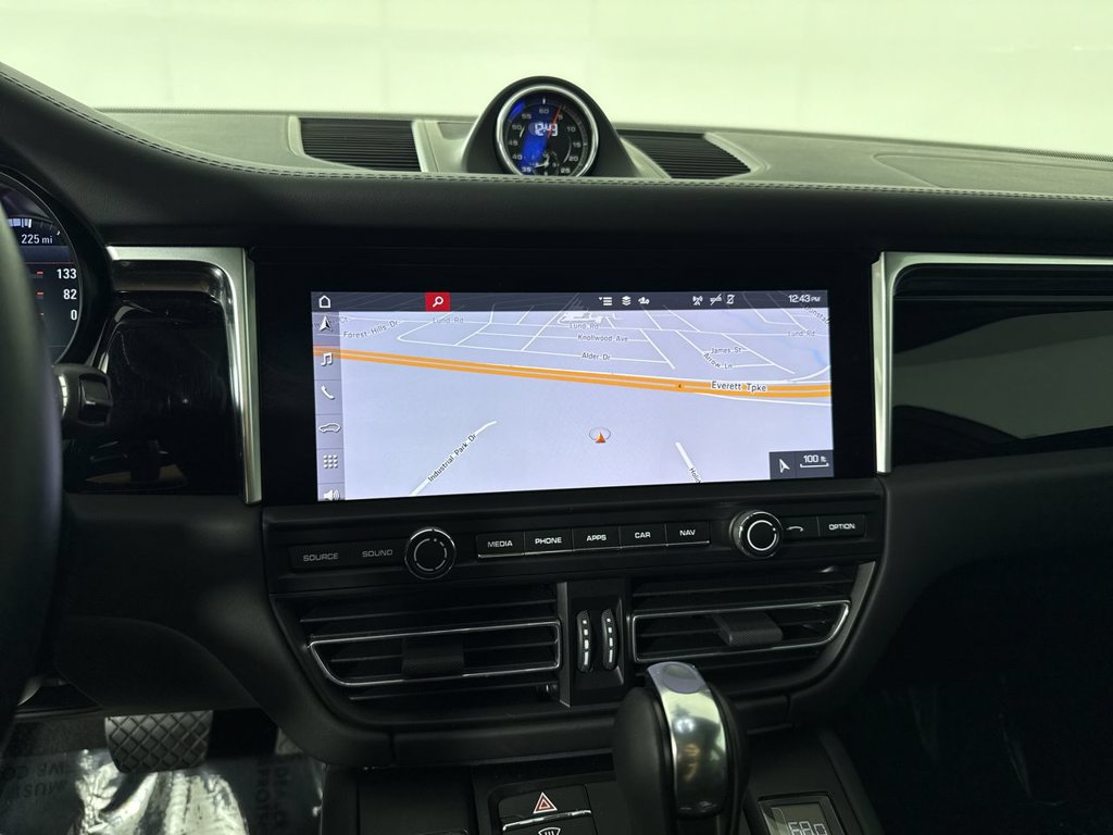 Certified 2020 Porsche Macan S AWD/4WD image 26