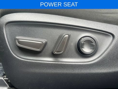 Used 2025 Toyota RAV4 XLE AWD/4WD image 4