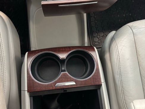 Used 2011 Toyota Sienna XLE image 7