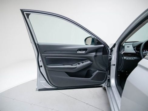 Used 2024 Nissan Altima 2.5 SV image 26