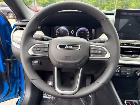 Used 2025 Jeep Compass Limited w/ Elite Group AWD/4WD image 29