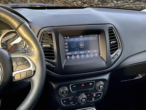 Used 2018 Jeep Compass Latitude w/ Popular Equipment Group image 6